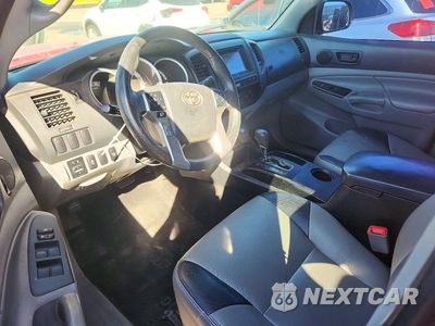 Zdjęcie 8 z 12 samochodu: 2014 TOYOTA TACOMA V6 VIN:3TMLU4EN4EM147973 - miniatura