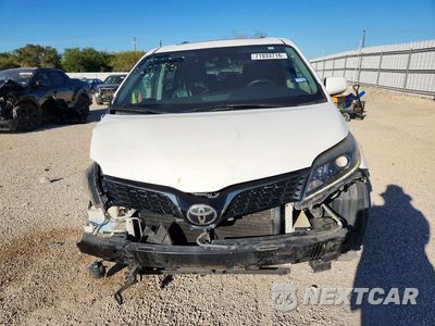 Piąte zdjęcie samochodu w środku: 2018 TOYOTA SIENNA SE 8-PASSENGER VIN:5TDXZ3DC2JS900911 - miniatura