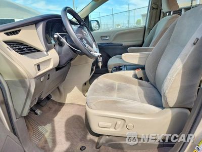 Zdjęcie 7 z 14 samochodu: 2017 TOYOTA SIENNA LE VIN:5TDKZ3DC3HS869057 - miniatura