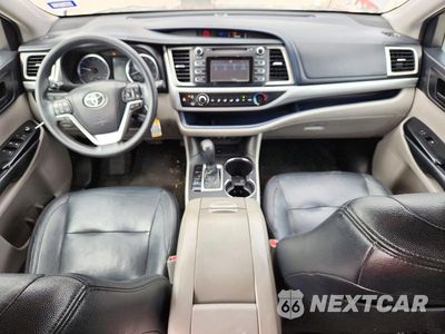 Zdjęcie 8 z 13 samochodu: 2018 TOYOTA HIGHLANDER LE VIN:5TDZZRFH3JS254721 - miniatura