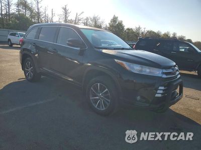 Czwarte zdjęcie samochodu z boku: 2017 TOYOTA HIGHLANDER XLE VIN:5TDJZRFH6HS512253 - miniatura