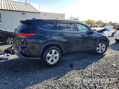 Trzecie zdjęcie samochodu z tyłu: 2021 TOYOTA HIGHLANDER LE VIN:5TDZZRAH6MS051043 - miniatura