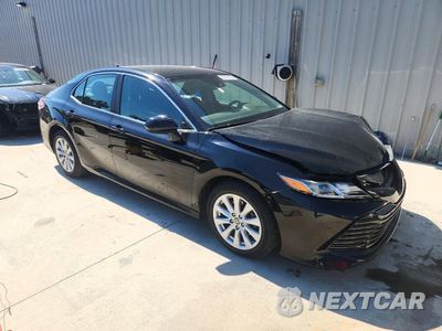 Czwarte zdjęcie samochodu z boku: 2020 TOYOTA CAMRY LE VIN:4T1C11AK5LU968264 - miniatura