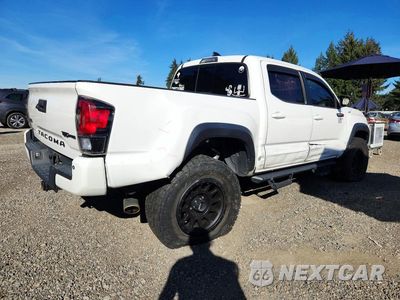Trzecie zdjęcie samochodu z tyłu: 2018 TOYOTA TACOMA SR V6 VIN:5TFCZ5AN0JX130220 - miniatura