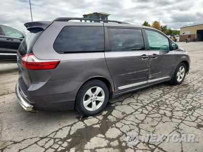 Trzecie zdjęcie samochodu z tyłu: 2017 TOYOTA SIENNA LE VIN:5TDKZ3DC7HS841911 - miniatura