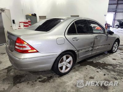 Trzecie zdjęcie samochodu z tyłu: 2004 MERCEDES-BENZ C 240 VIN:WDBRF61J24E018636 - miniatura