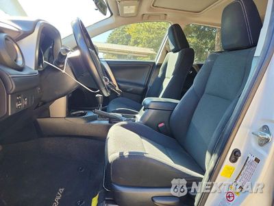 Zdjęcie 7 z 12 samochodu: 2016 TOYOTA RAV4 XLE VIN:JTMWFREV1GJ079068 - miniatura