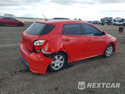 Trzecie zdjęcie samochodu z tyłu: 2010 TOYOTA MATRIX BASE VIN:2T1KU4EE5AC292731 - miniatura