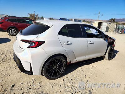 Trzecie zdjęcie samochodu z tyłu: 2024 TOYOTA GR COROLLA PREMIUM VIN:JTNABAAE6RA008847 - miniatura