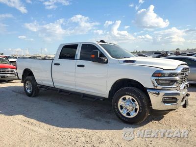 Czwarte zdjęcie samochodu z boku: 2026 RAM 2500 TRADESMAN VIN:3C6UR5HJ9TG287878 - miniatura