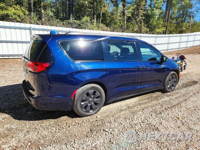 Trzecie zdjęcie samochodu z tyłu: 2020 CHRYSLER PACIFICA HYBRID LIMITED VIN:2C4RC1N75LR193251 - miniatura