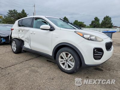 Czwarte zdjęcie samochodu z boku: 2017 KIA SPORTAGE LX VIN:KNDPMCAC1H7271777 - miniatura