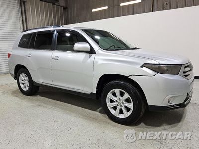 Czwarte zdjęcie samochodu z boku: 2013 TOYOTA HIGHLANDER PLUS VIN:5TDZA3EH9DS035868 - miniatura