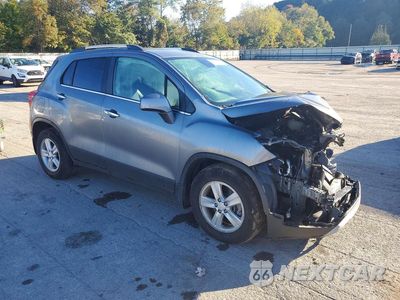 Czwarte zdjęcie samochodu z boku: 2020 CHEVROLET TRAX 1LT VIN:3GNCJLSB7LL168808 - miniatura