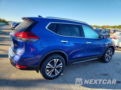 Trzecie zdjęcie samochodu z tyłu: 2020 NISSAN ROGUE SV VIN:JN8AT2MV0LW116821 - miniatura