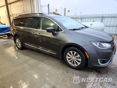 Czwarte zdjęcie samochodu z boku: 2017 CHRYSLER PACIFICA TOURING L VIN:2C4RC1BG6HR823726 - miniatura