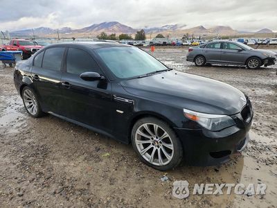 Czwarte zdjęcie samochodu z boku: 2006 BMW M5 VIN:WBSNB93556B581903 - miniatura