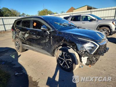 Czwarte zdjęcie samochodu z boku: 2023 KIA SPORTAGE EX VIN:KNDPVCAG4P7115201 - miniatura