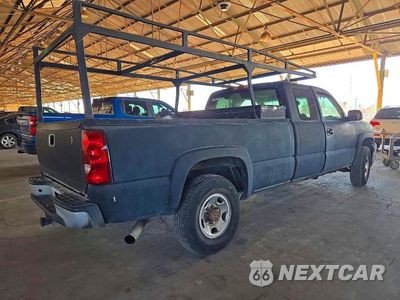 Trzecie zdjęcie samochodu z tyłu: 2003 CHEVROLET SILVERADO K2500 HEAVY DUTY VIN:1GCHK29103E210464 - miniatura