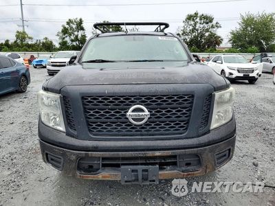 Piąte zdjęcie samochodu w środku: 2018 NISSAN TITAN S VIN:1N6AA1EK2JN531798 - miniatura