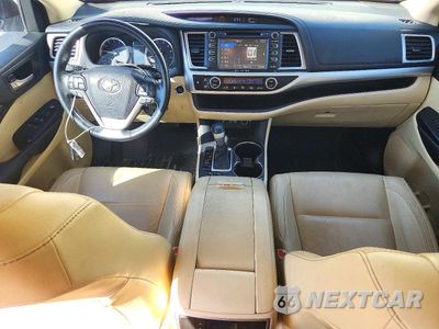 Zdjęcie 8 z 13 samochodu: 2018 TOYOTA HIGHLANDER XLE VIN:5TDKZRFH7JS527869 - miniatura