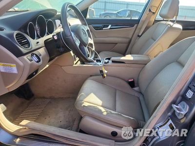 Zdjęcie 7 z 12 samochodu: 2014 MERCEDES-BENZ C 250 VIN:WDDGF4HB1EG250782 - miniatura