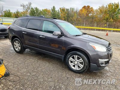 Czwarte zdjęcie samochodu z boku: 2017 CHEVROLET TRAVERSE LT VIN:1GNKVGKD9HJ136160 - miniatura