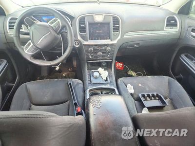 Zdjęcie 8 z 12 samochodu: 2019 CHRYSLER 300 TOURING VIN:2C3CCAAG2KH590002 - miniatura