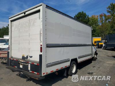 Trzecie zdjęcie samochodu z tyłu: 2021 GMC SAVANA BOX TRUCK VIN:7GZ37TC73MN009502 - miniatura