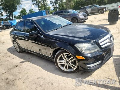Czwarte zdjęcie samochodu z boku: 2013 MERCEDES-BENZ C 250 VIN:WDDGF4HB6DA850344 - miniatura