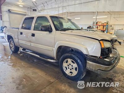 Czwarte zdjęcie samochodu z boku: 2004 CHEVROLET SILVERADO K1500 VIN:2GCEK13TX41421830 - miniatura