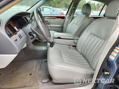 Zdjęcie 7 z 12 samochodu: 2004 LINCOLN TOWN CAR EXECUTIVE VIN:1LNHM81W14Y682317 - miniatura