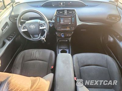 Zdjęcie 8 z 12 samochodu: 2016 TOYOTA PRIUS TWO VIN:JTDKBRFU1G3524493 - miniatura