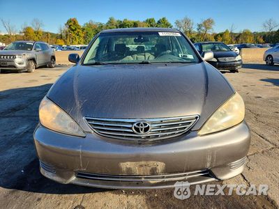 Piąte zdjęcie samochodu w środku: 2005 TOYOTA CAMRY VIN:4T1BE32K45U524502 - miniatura