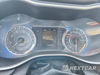 Zdjęcie 9 z 12 samochodu: 2015 CHRYSLER 200 LIMITED VIN:1C3CCCAB5FN700893 - miniatura