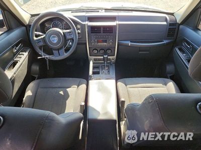 Zdjęcie 8 z 13 samochodu: 2011 JEEP LIBERTY SPORT VIN:1J4PP2GK6BW508416 - miniatura