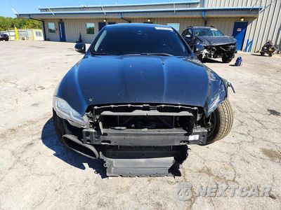 Piąte zdjęcie samochodu w środku: 2016 JAGUAR XJ SUPERCHARGED VIN:SAJWA1CE3GMW03212 - miniatura