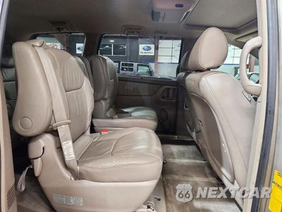 Zdjęcie 11 z 13 samochodu: 2008 TOYOTA SIENNA XLE VIN:5TDBK22C28S013332 - miniatura