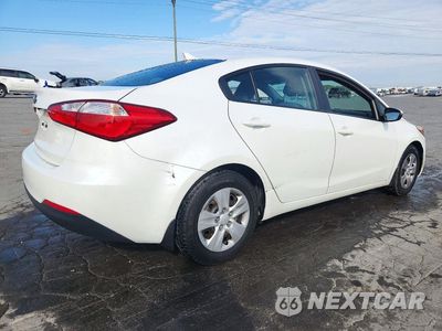 Trzecie zdjęcie samochodu z tyłu: 2016 KIA FORTE LX VIN:KNAFX4A6XG5519325 - miniatura
