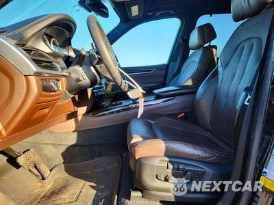 Zdjęcie 7 z 14 samochodu: 2015 BMW X5 XDRIVE50I VIN:5UXKR6C50F0J73968 - miniatura