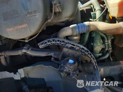 Zdjęcie 11 z 14 samochodu: 2015 VOLVO VNL SEMI TRUCK VIN:4V4NC9EH7FN177001 - miniatura
