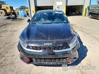 Piąte zdjęcie samochodu w środku: 2023 KIA FORTE GT LINE VIN:3KPF54AD4PE592881 - miniatura