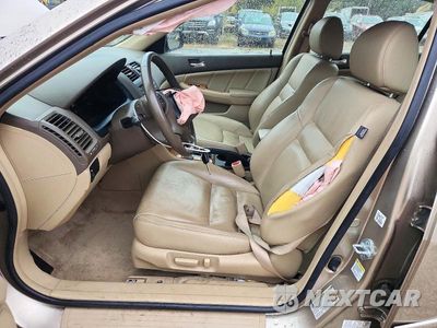 Zdjęcie 7 z 13 samochodu: 2005 HONDA ACCORD EX VIN:JHMCM56825C003823 - miniatura