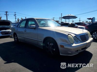 Czwarte zdjęcie samochodu z boku: 2002 MERCEDES-BENZ E 320 VIN:WDBJF65J12B400856 - miniatura