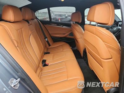 Zdjęcie 10 z 12 samochodu: 2019 BMW 530 XI VIN:WBAJA7C5XKWW11992 - miniatura