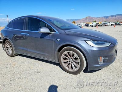 Czwarte zdjęcie samochodu z boku: 2019 TESLA MODEL X VIN:5YJXCBE27KF212359 - miniatura