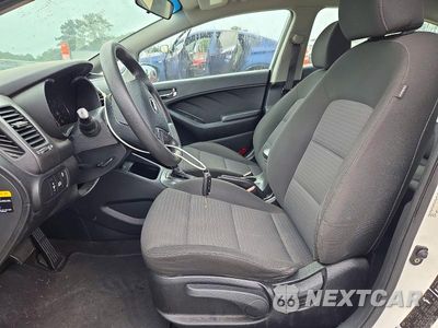 Zdjęcie 7 z 12 samochodu: 2016 KIA FORTE LX VIN:KNAFX4A66G5559434 - miniatura