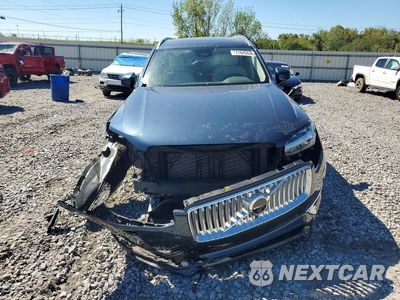 Piąte zdjęcie samochodu w środku: 2025 VOLVO XC90 PLUS VIN:YV4062JE2S1332651 - miniatura