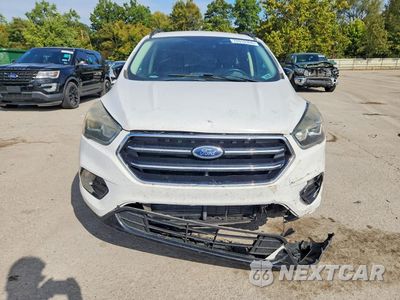Piąte zdjęcie samochodu w środku: 2017 FORD ESCAPE SE VIN:1FMCU9GDXHUD73965 - miniatura