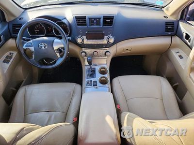 Zdjęcie 8 z 12 samochodu: 2011 TOYOTA HIGHLANDER BASE VIN:5TDBK3EHXBS090261 - miniatura